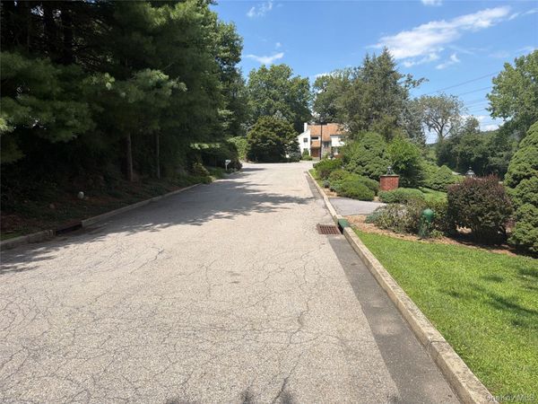 6 Raven Way , Pleasantville, NY 10570