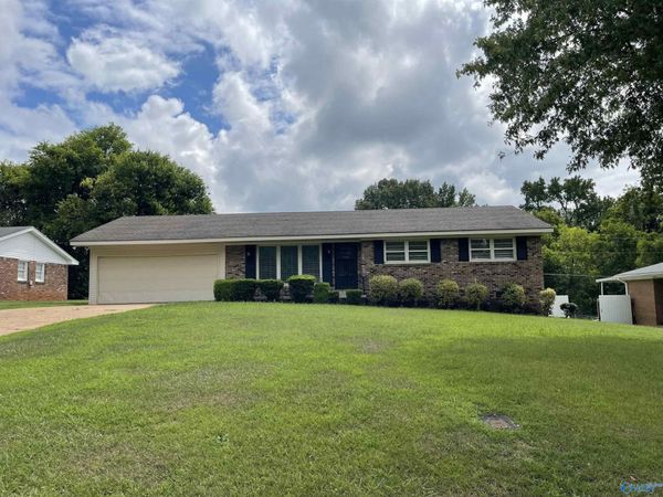 421 E Lakeside Drive, Florence, AL 35630