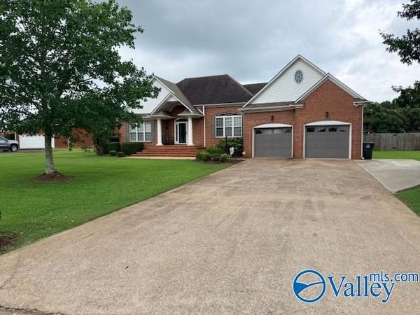 17868 Clearview Street, Athens, AL 35611