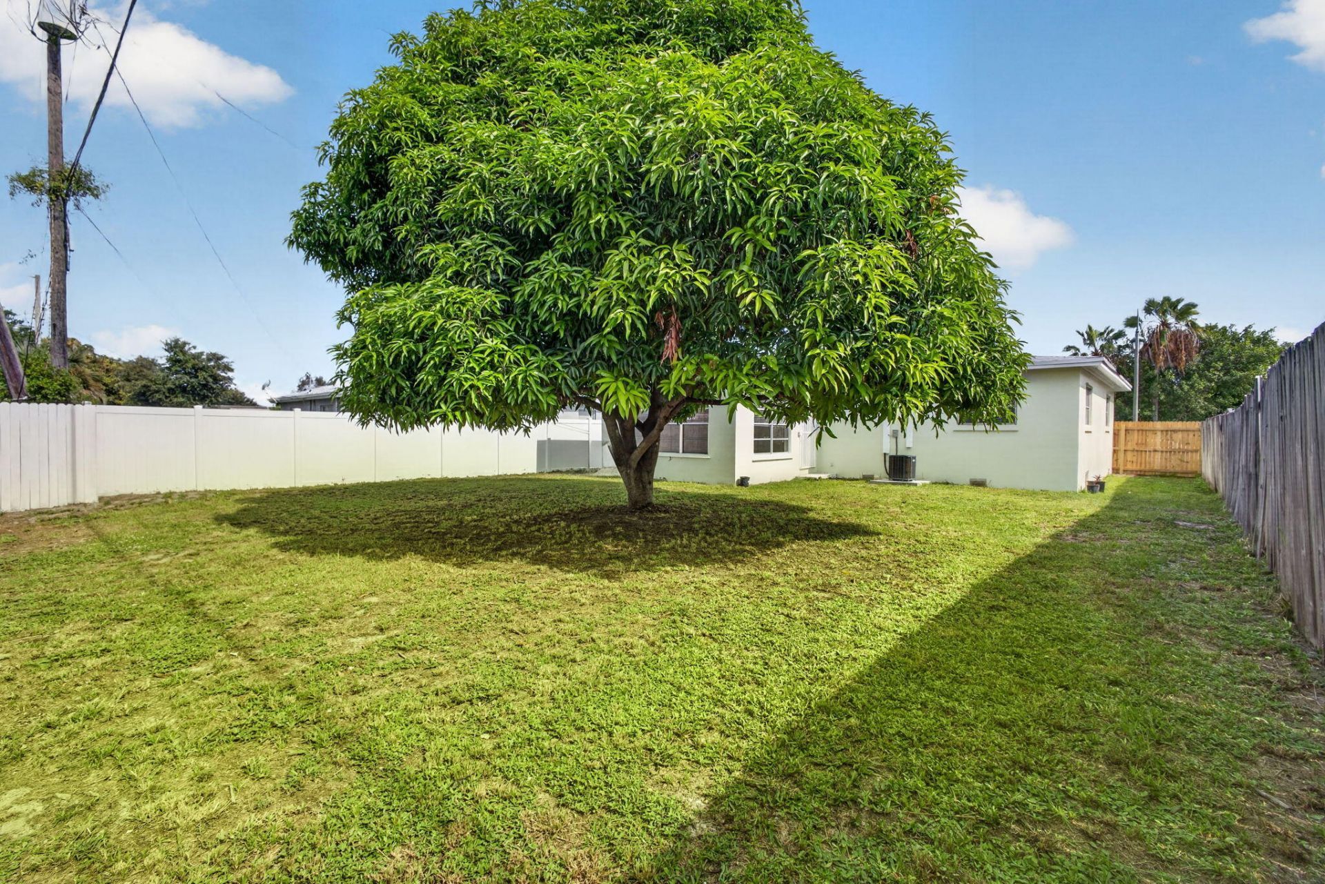 1547 W 10th Street, Riviera Beach, FL 33404 Photo