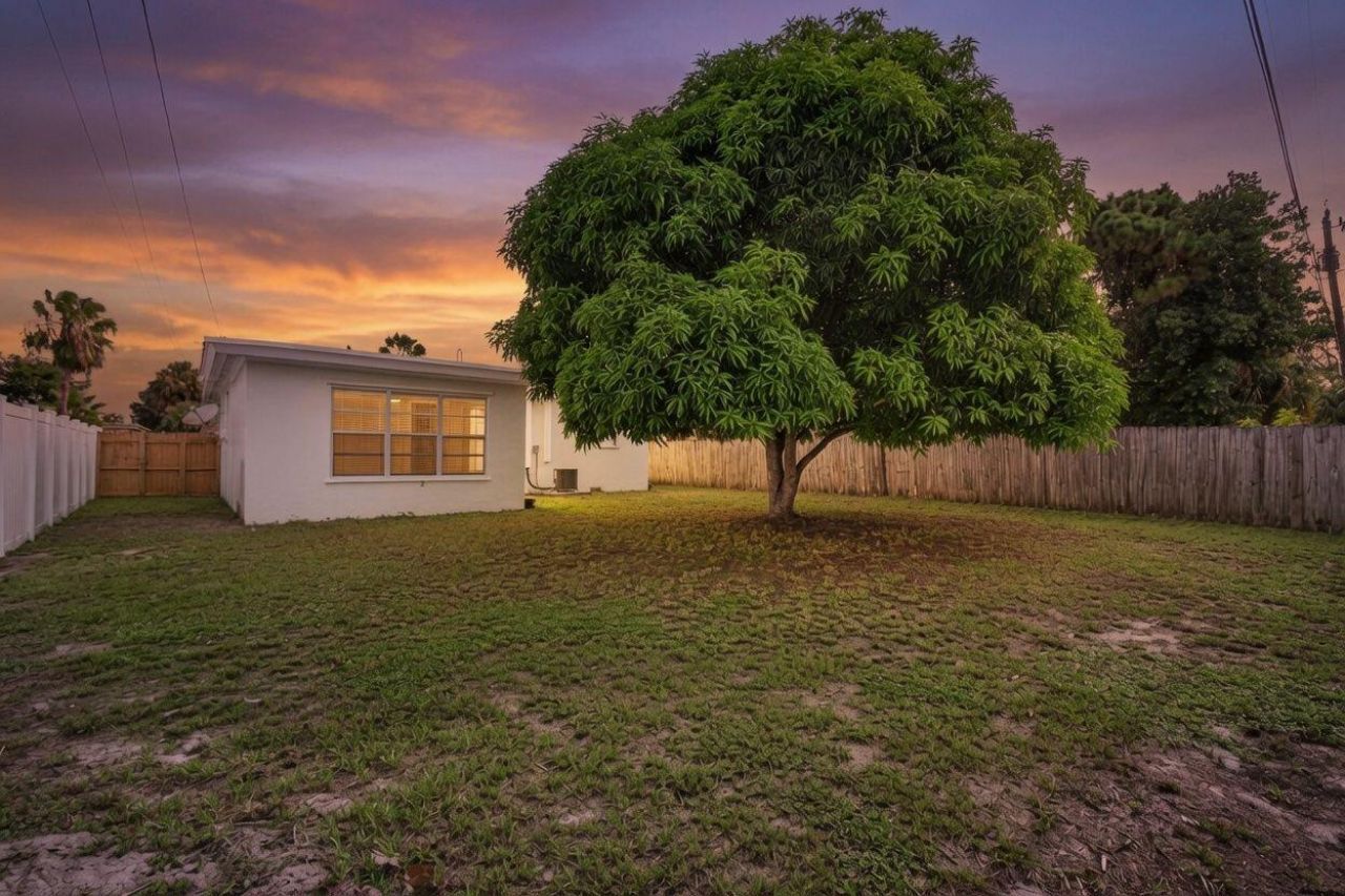 1547 W 10th Street, Riviera Beach, FL 33404 Photo