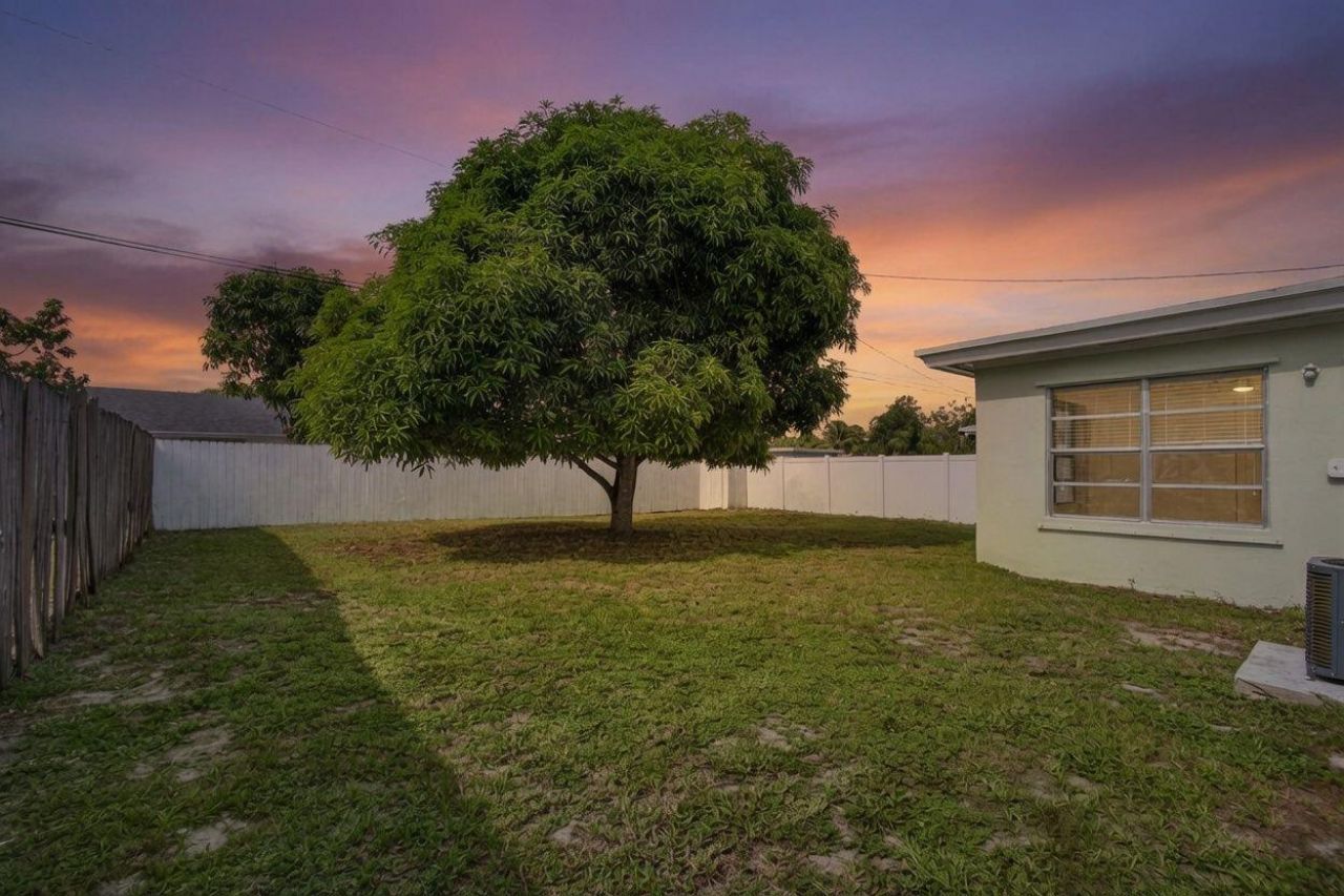 1547 W 10th Street, Riviera Beach, FL 33404 Photo