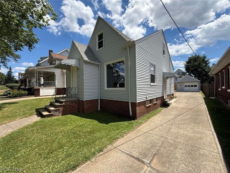 8314 Vineyard Avenue , Cleveland, OH 44105 Photo 3