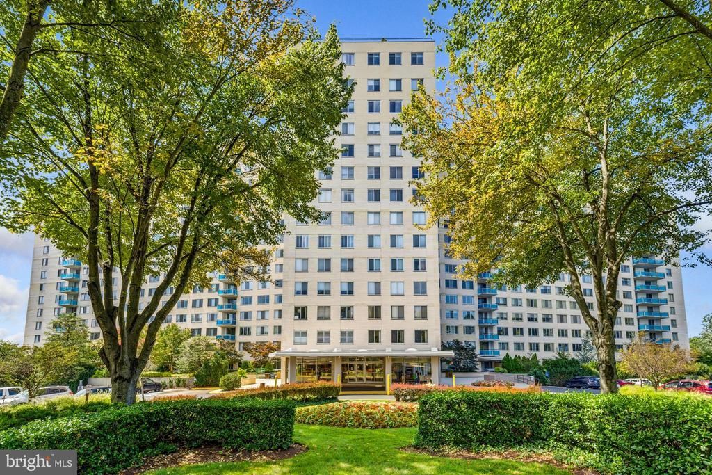 10500 ROCKVILLE PIK , ROCKVILLE, MD 20852