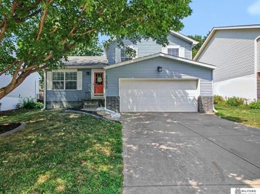 17620 Olive Street, Omaha, NE 68136