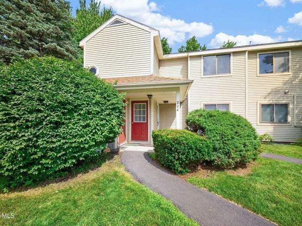 204 Victory Way, Halfmoon, NY 12065