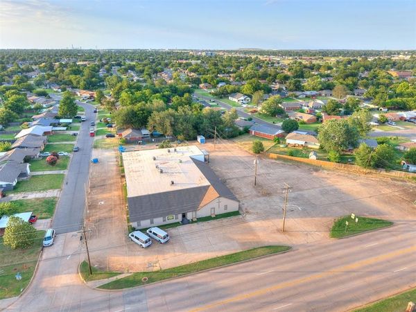 809 SW 4th Street, Moore, OK 73160