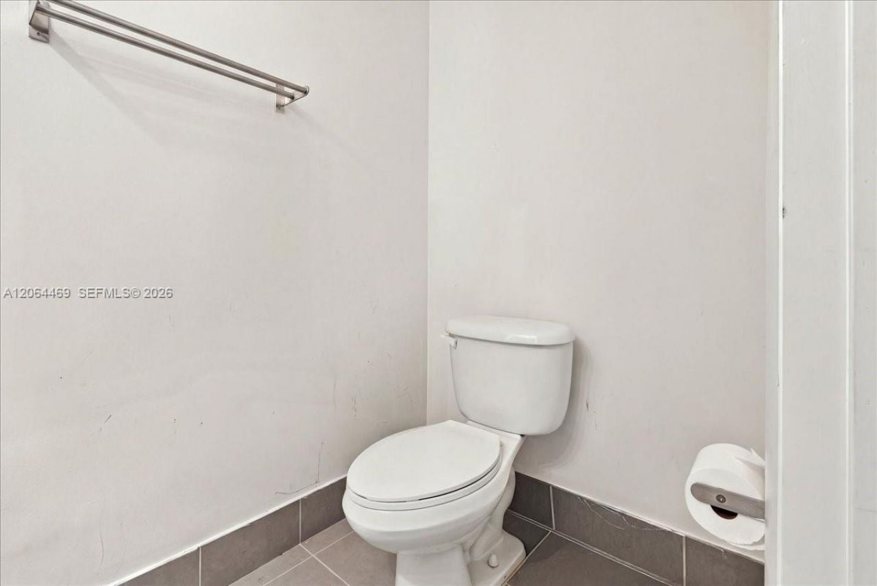 92 SW 3rd St, Unit 1210, Miami, FL 33130 Photo