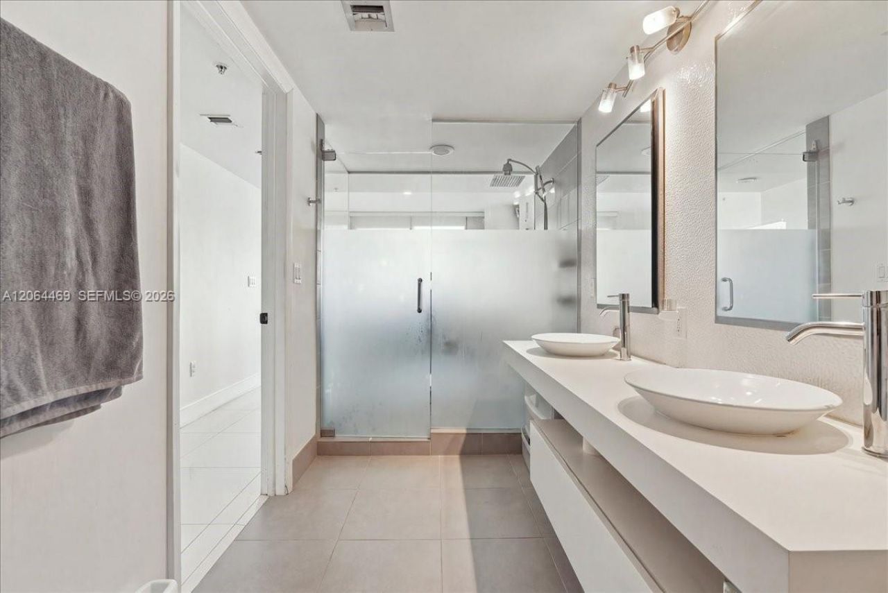 92 SW 3rd St, Unit 1210, Miami, FL 33130 Photo