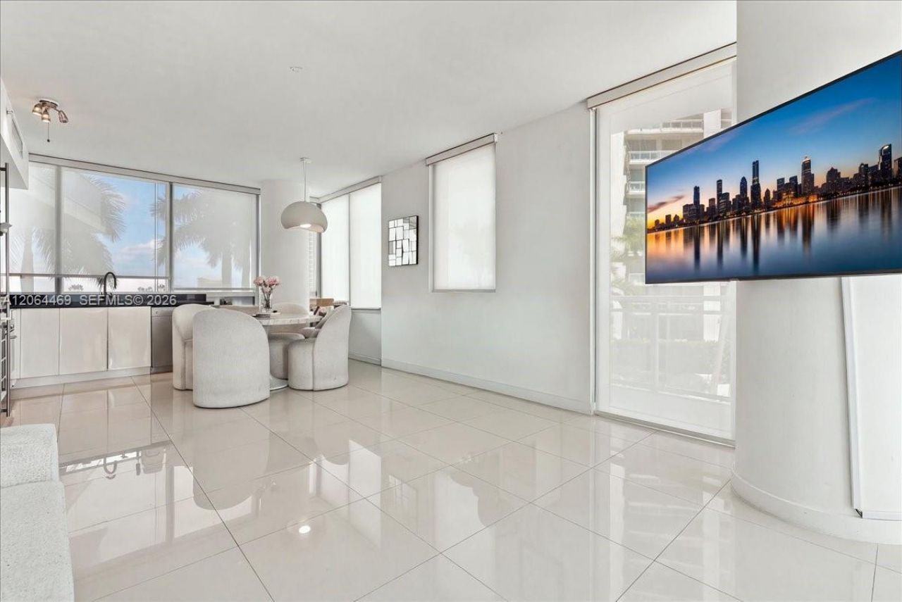 92 SW 3rd St, Unit 1210, Miami, FL 33130 Photo