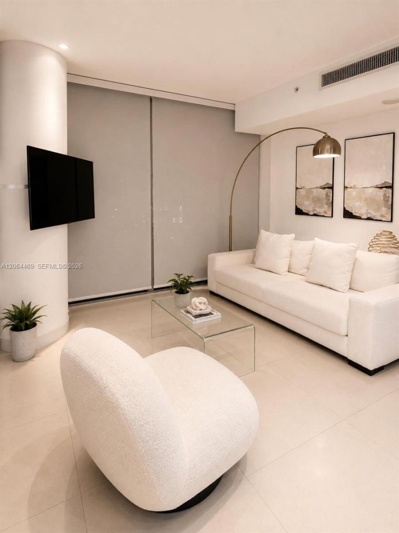 92 SW 3rd St , Unit 1210, Miami, FL 33130 Photo