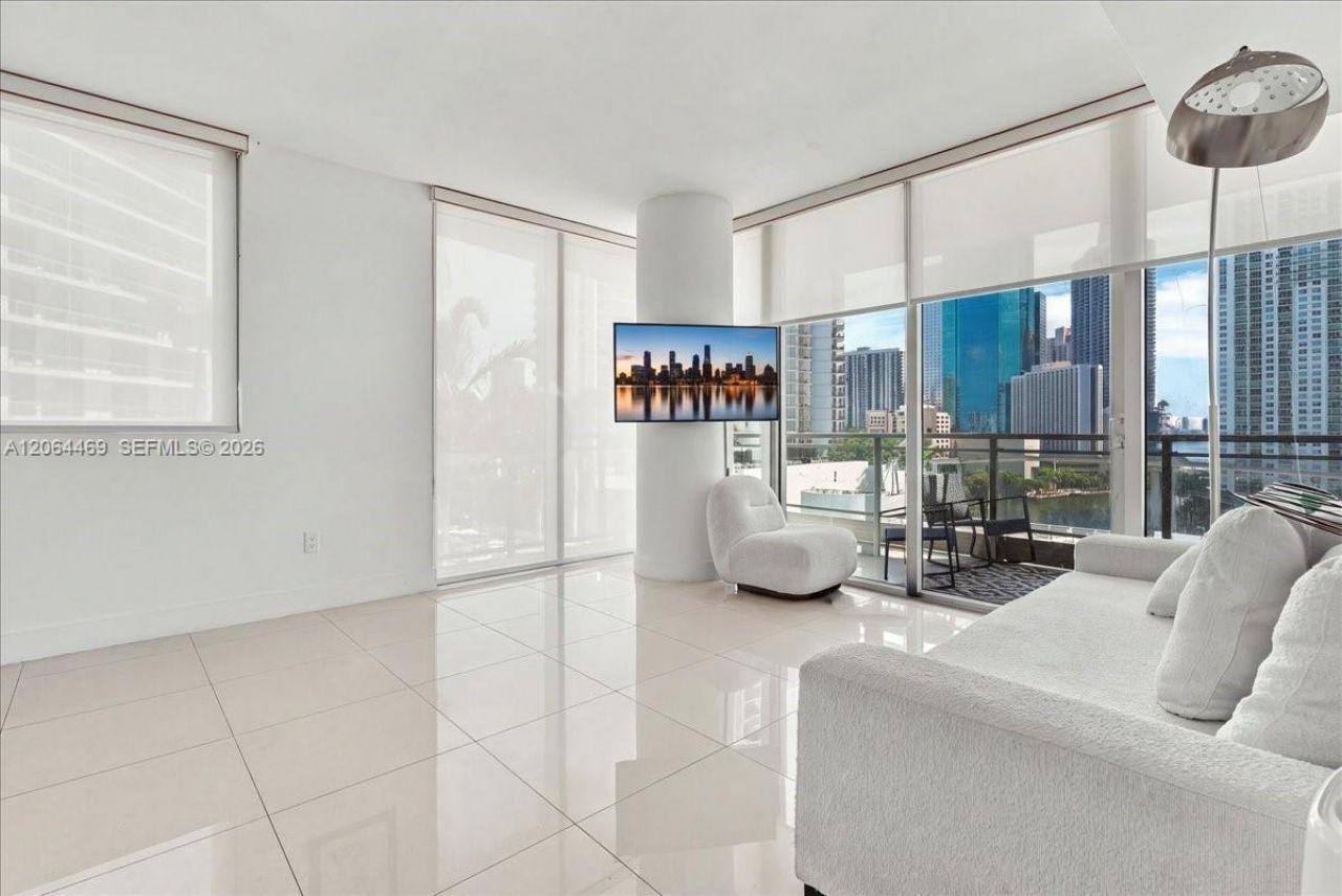 92 SW 3rd St, Unit 1210, Miami, FL 33130 Photo