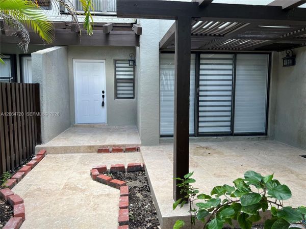 9990 NW 9th St Cir , Unit 102, Miami, FL 33172