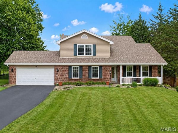 25 Vicksburg Station, St Charles, MO 63303