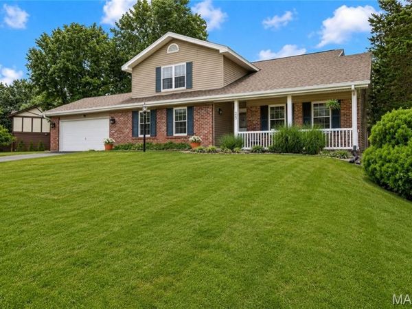 25 Vicksburg Station, St Charles, MO 63303