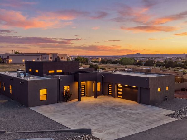 4421 Mission Bend, Santa Fe, NM 87507