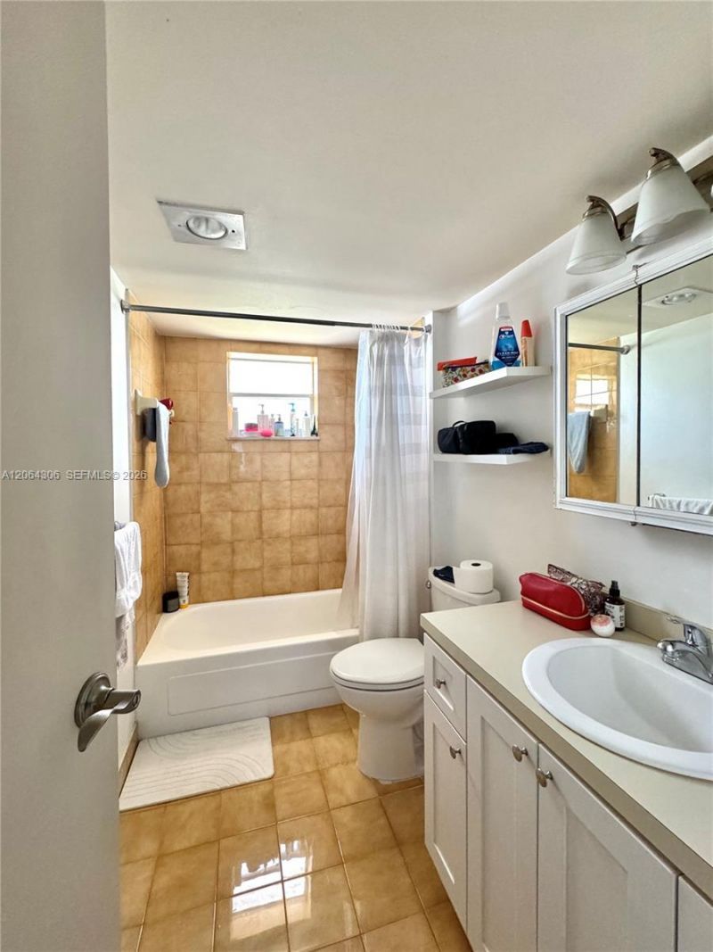 100 Edgewater Dr, Unit 305, Coral Gables, FL 33133 Photo
