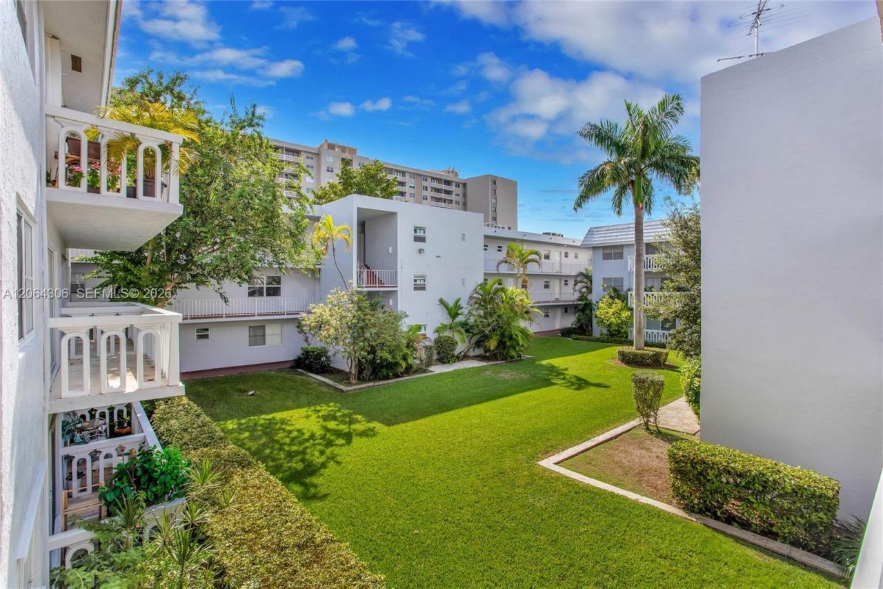 100 Edgewater Dr, Unit 305, Coral Gables, FL 33133 Photo