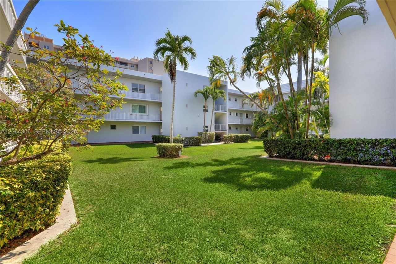 100 Edgewater Dr, Unit 305, Coral Gables, FL 33133 Photo