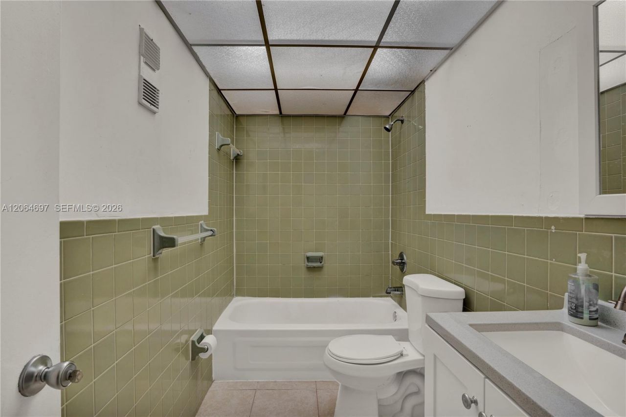 6970 NW 186th St, Unit 3-409A, Hialeah, FL 33015 Photo