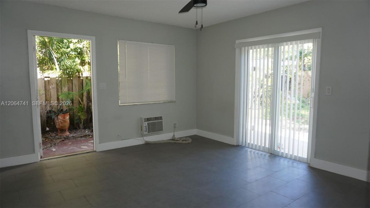 808 SW 14th Ter , Unit 4, Fort Lauderdale, FL 33312 Photo