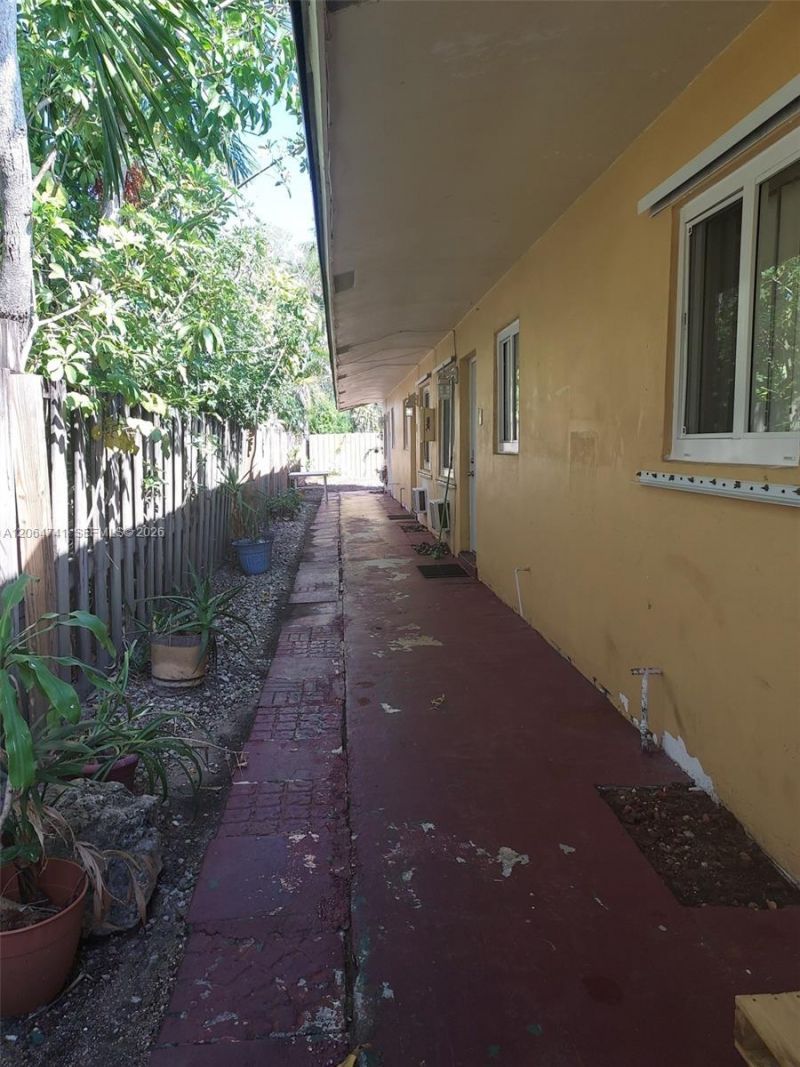 808 SW 14th Ter , Unit 4, Fort Lauderdale, FL 33312 Photo