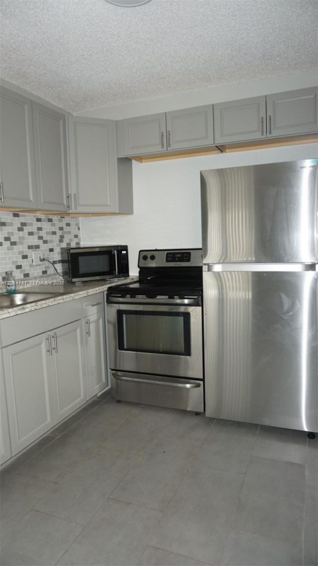 808 SW 14th Ter , Unit 4, Fort Lauderdale, FL 33312 Photo