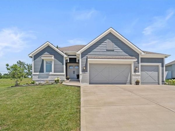 6141 N Chelsea Avenue, Kansas City, MO 64119
