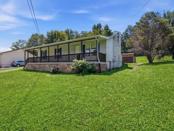 280 Middle Dr , Sparta, TN 38583