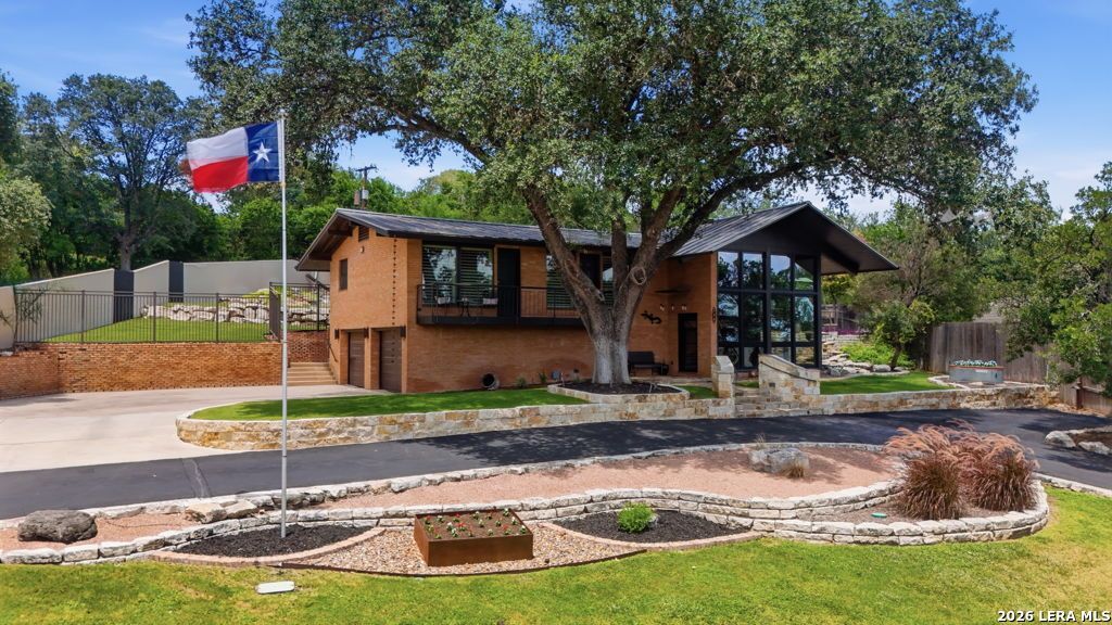 307 E Woodlake Dr, San Antonio, TX 78229 Main Photo