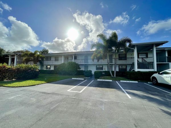 1210 SE PARKVIEW Place, Unit E3, Stuart, FL 34994