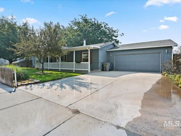 405 Cedar St, Middleton, ID 83644