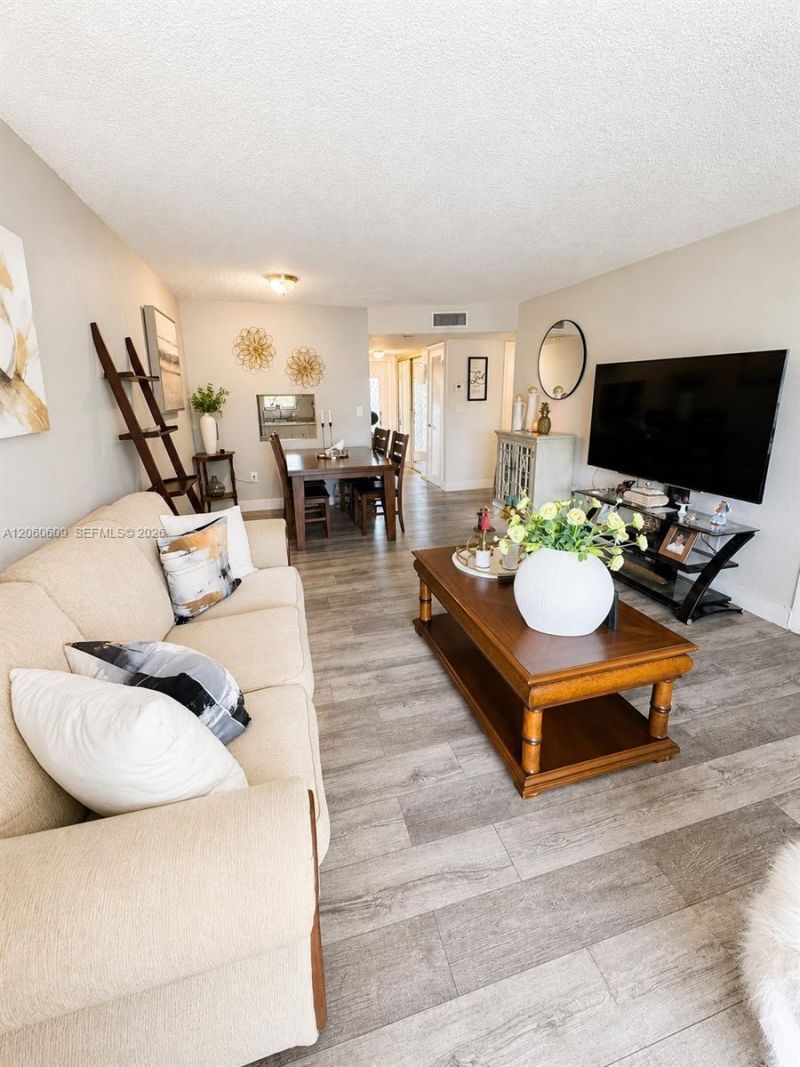 8345 Sunrise Lakes Blvd, Unit 203, Sunrise, FL 33322 Photo