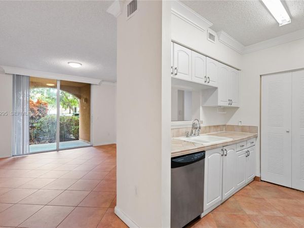 19701 E Country Club Dr , Unit 5105, Aventura, FL 33180