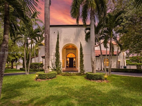 8215 Grand Canal Dr , Miami, FL 33144
