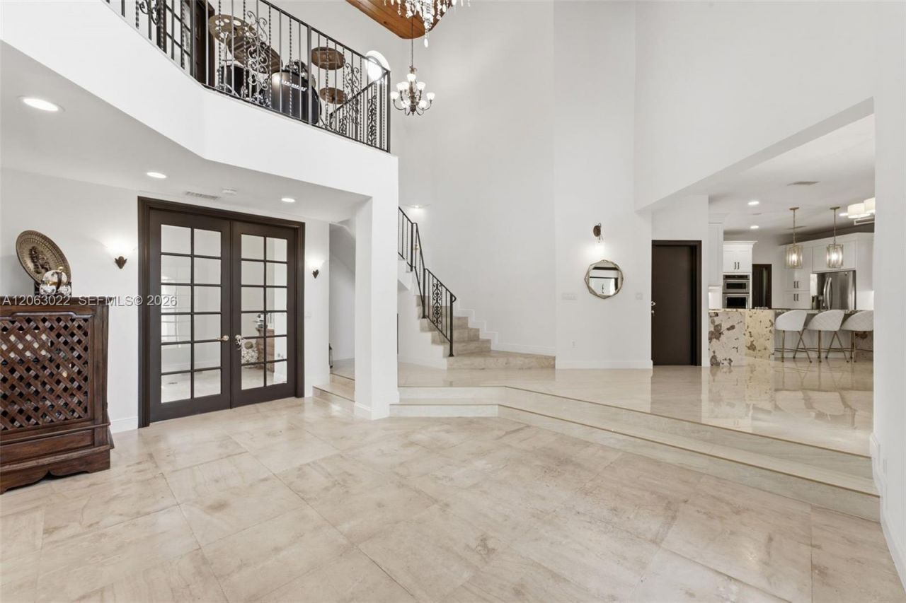 8215 Grand Canal Dr, Miami, FL 33144 Photo