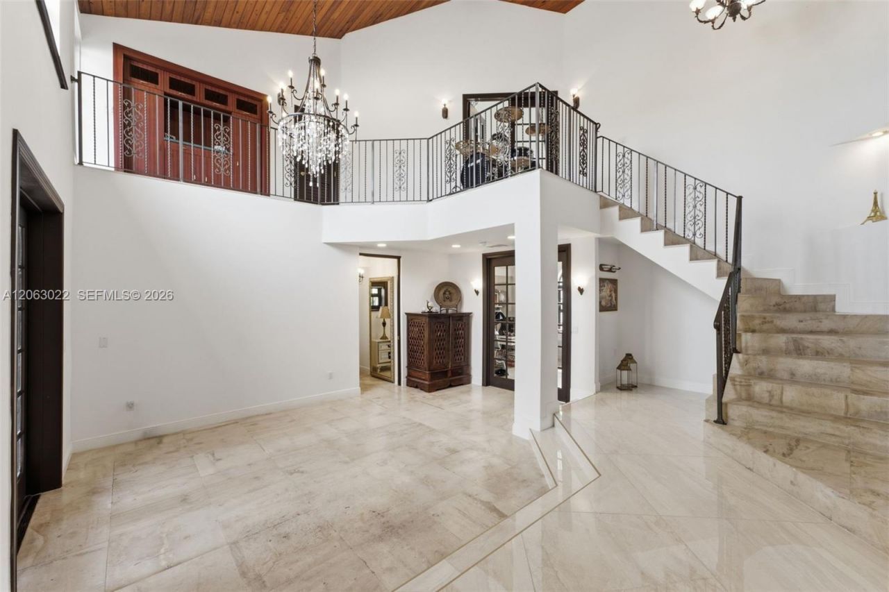 8215 Grand Canal Dr, Miami, FL 33144 Photo