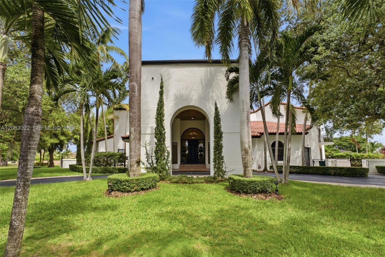 8215 Grand Canal Dr, Miami, FL 33144 Photo
