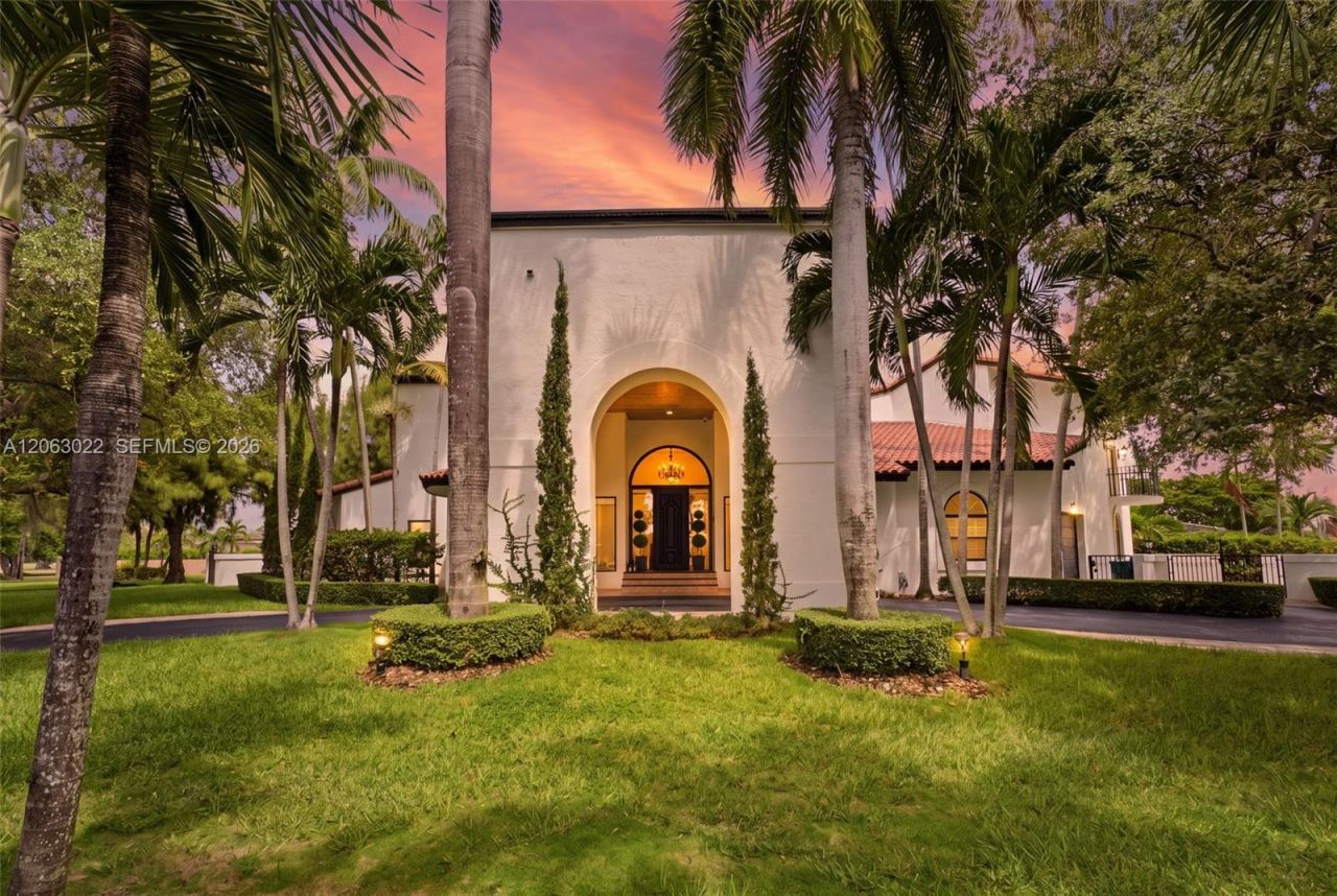 8215 Grand Canal Dr, Miami, FL 33144 Photo