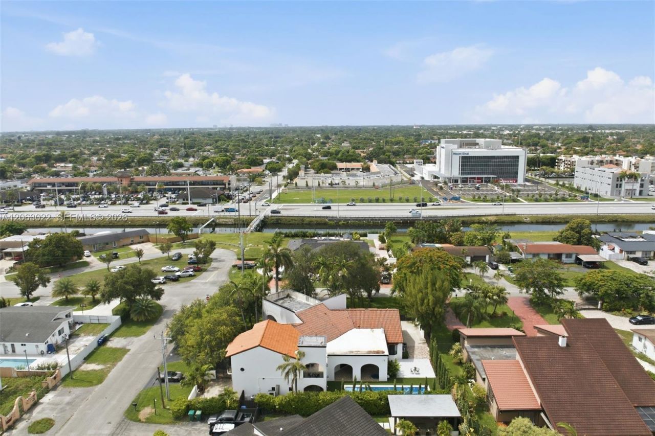 8215 Grand Canal Dr, Miami, FL 33144 Photo