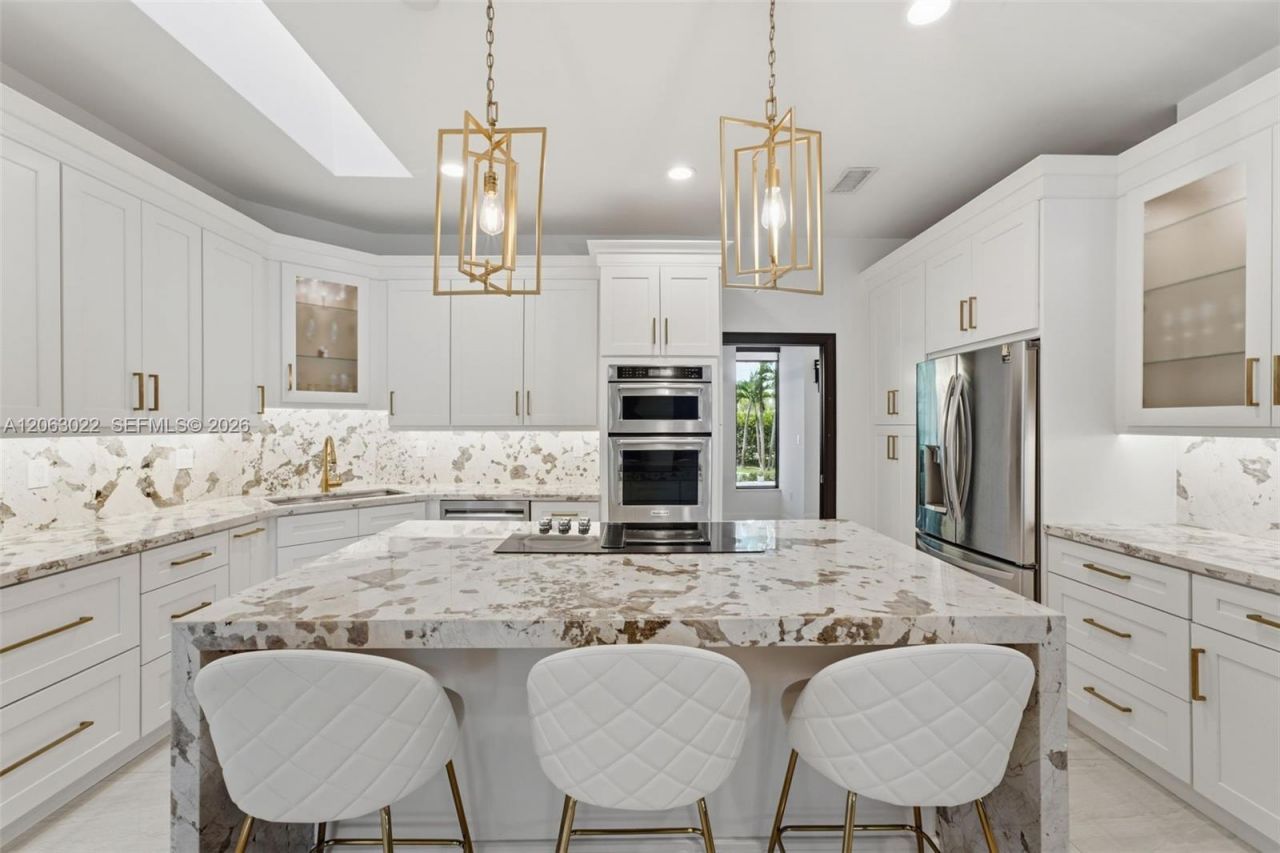 8215 Grand Canal Dr, Miami, FL 33144 Photo