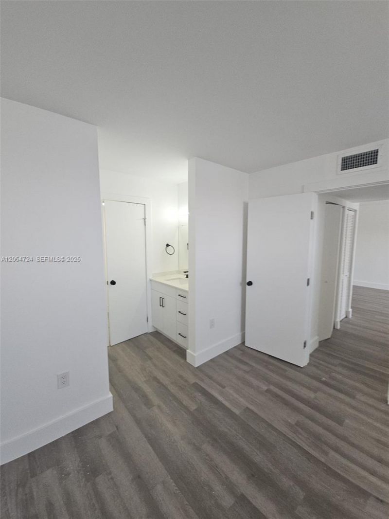 8101 Crespi Blvd, Unit 403, Miami Beach, FL 33141 Photo