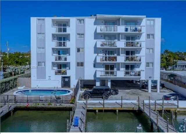 8101 Crespi Blvd, Unit 403, Miami Beach, FL 33141 Photo