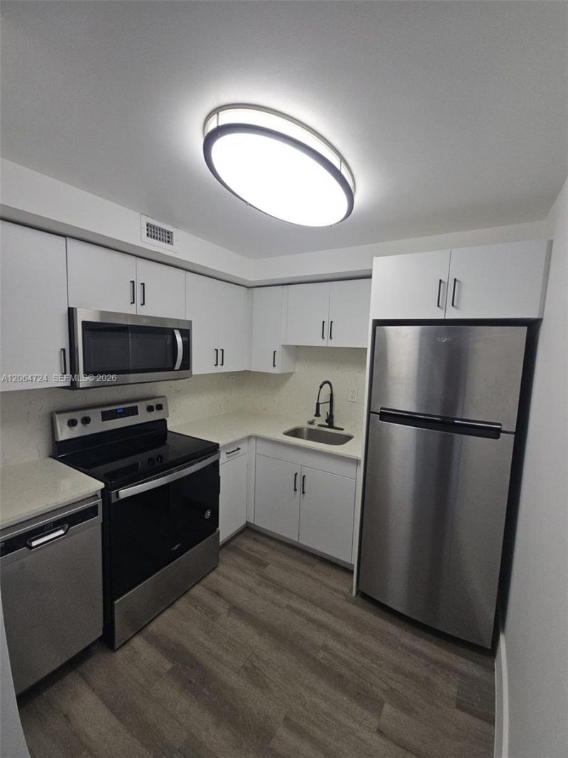 8101 Crespi Blvd, Unit 403, Miami Beach, FL 33141 Photo