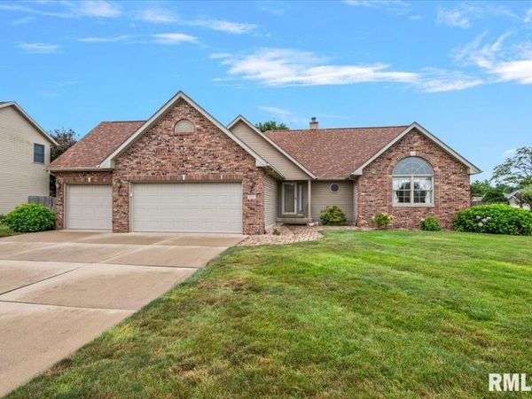 303 BRECKENRIDGE Road, Chatham, IL 62629