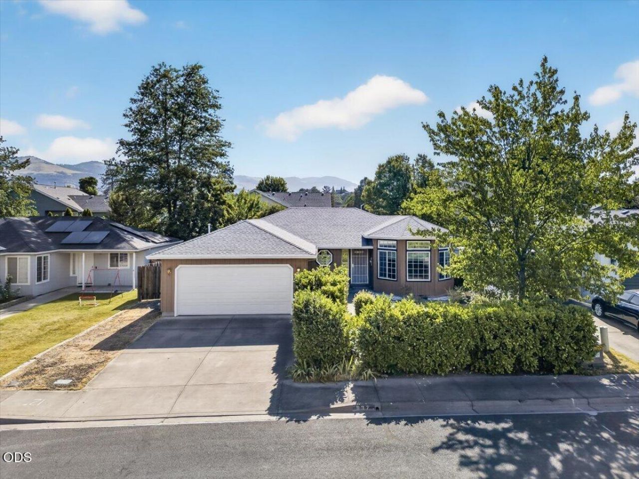 937 Rebecca Drive, Phoenix, OR 97535 Main Photo
