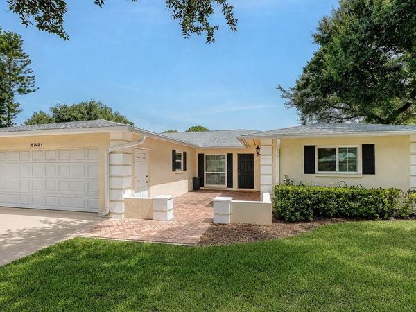5621 PALM AIRE DRIVE , SARASOTA, FL 34243