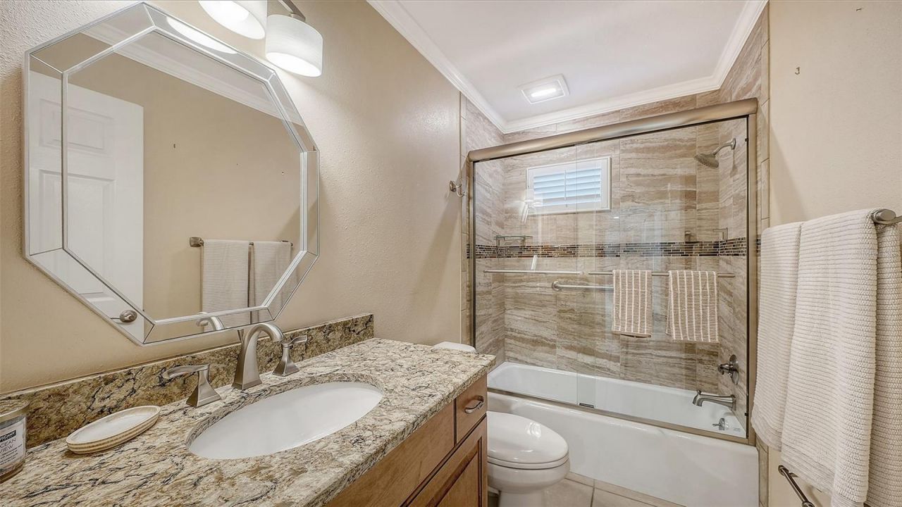 5621 Palm Aire Drive, Sarasota, FL 34243 Photo