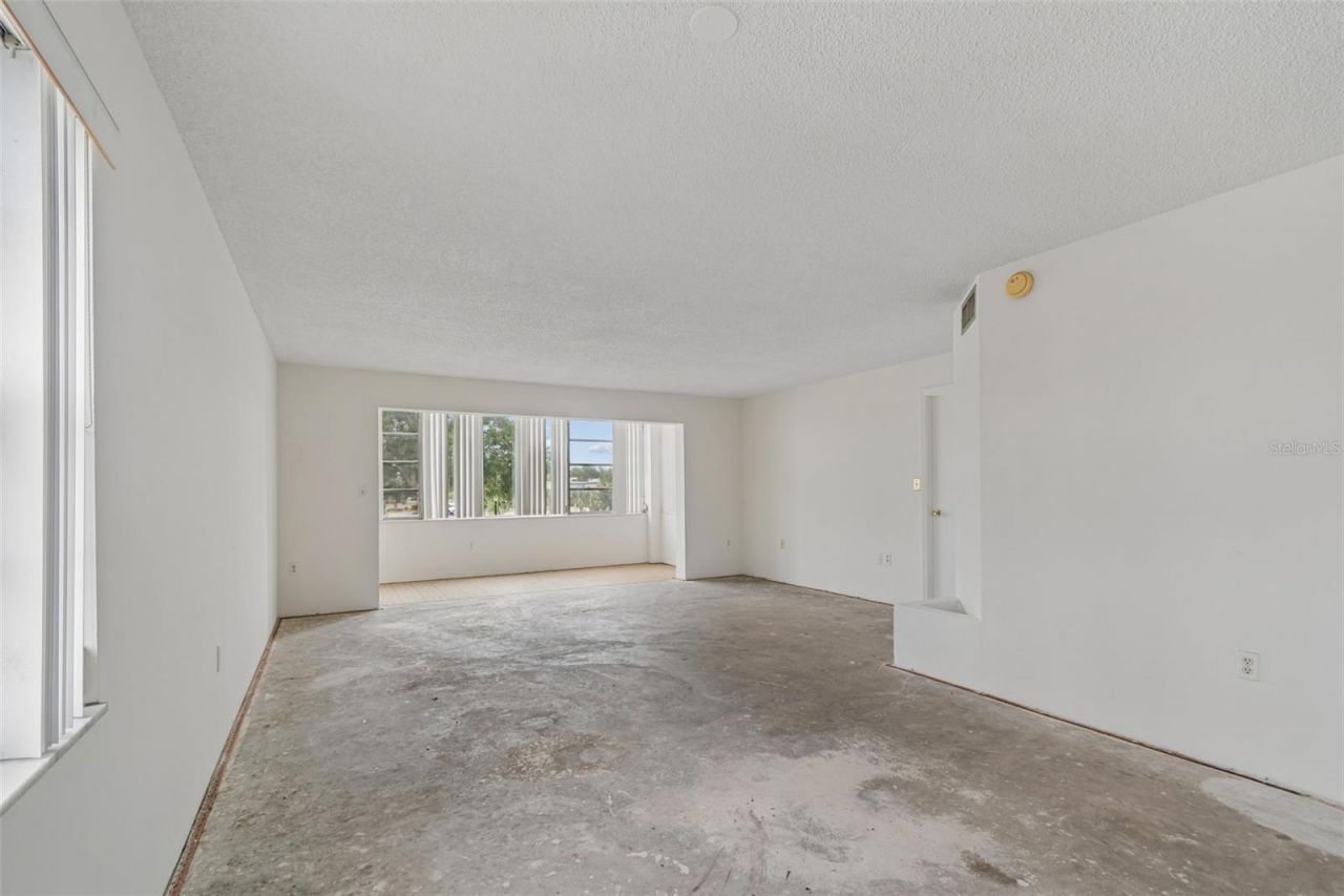 1900 68th Street N, Unit 210, Saint Petersburg, FL 33710 Photo
