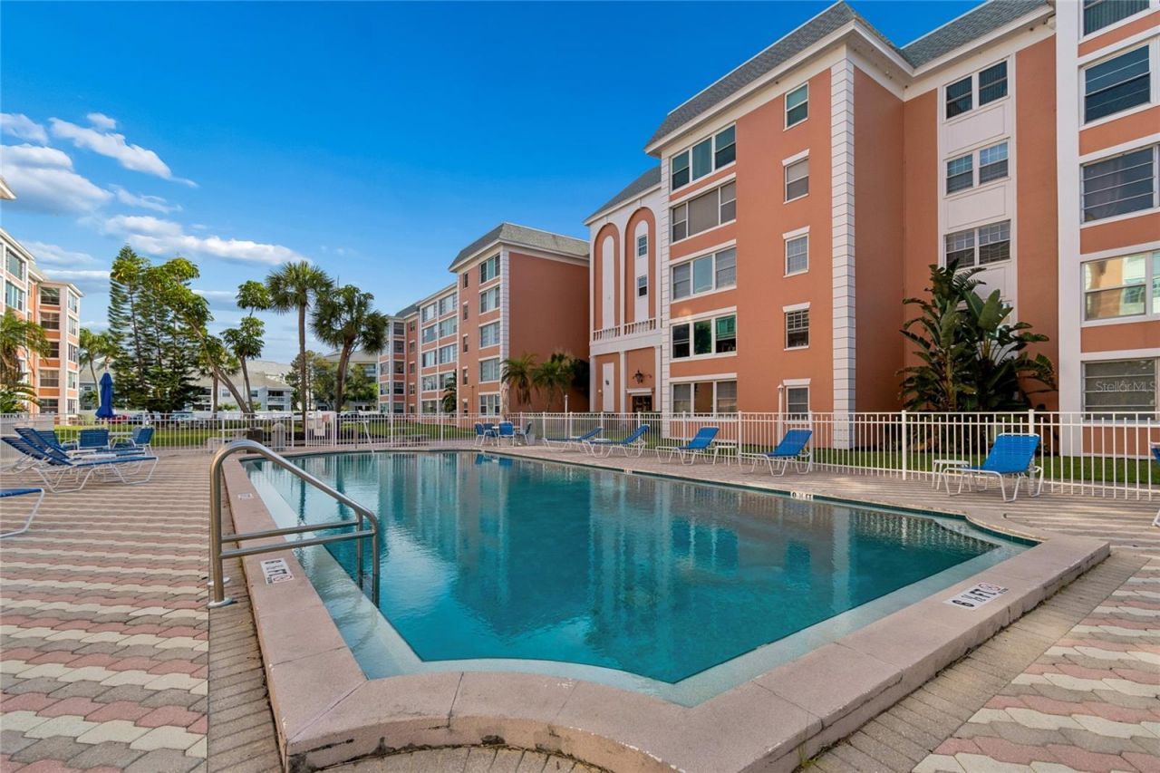 1900 68th Street N, Unit 210, Saint Petersburg, FL 33710 Photo